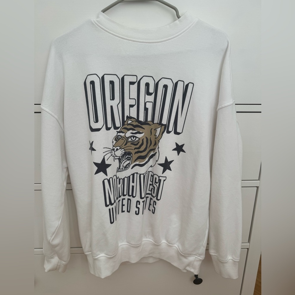 Oregon Northwest, Sporty White Sweatshirt